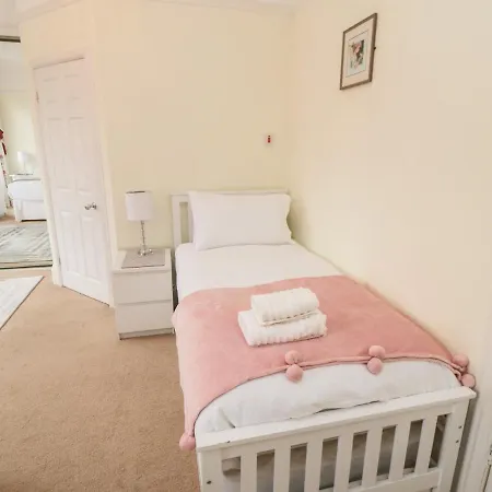 50 West Street Edelweiss Nyaraló Scarborough