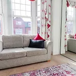 Holiday home 50 West Street Edelweiss