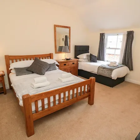 50 West Street Edelweiss * Scarborough